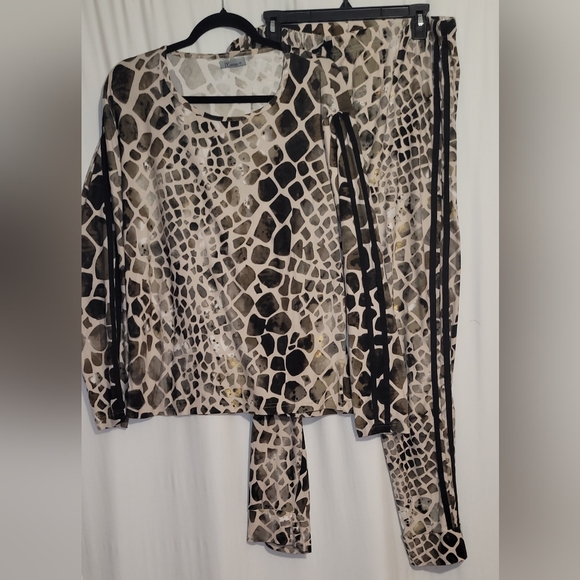 Joan Vass Other - 🦒Joan Vass Giraffe PJs Set - Top & Pants